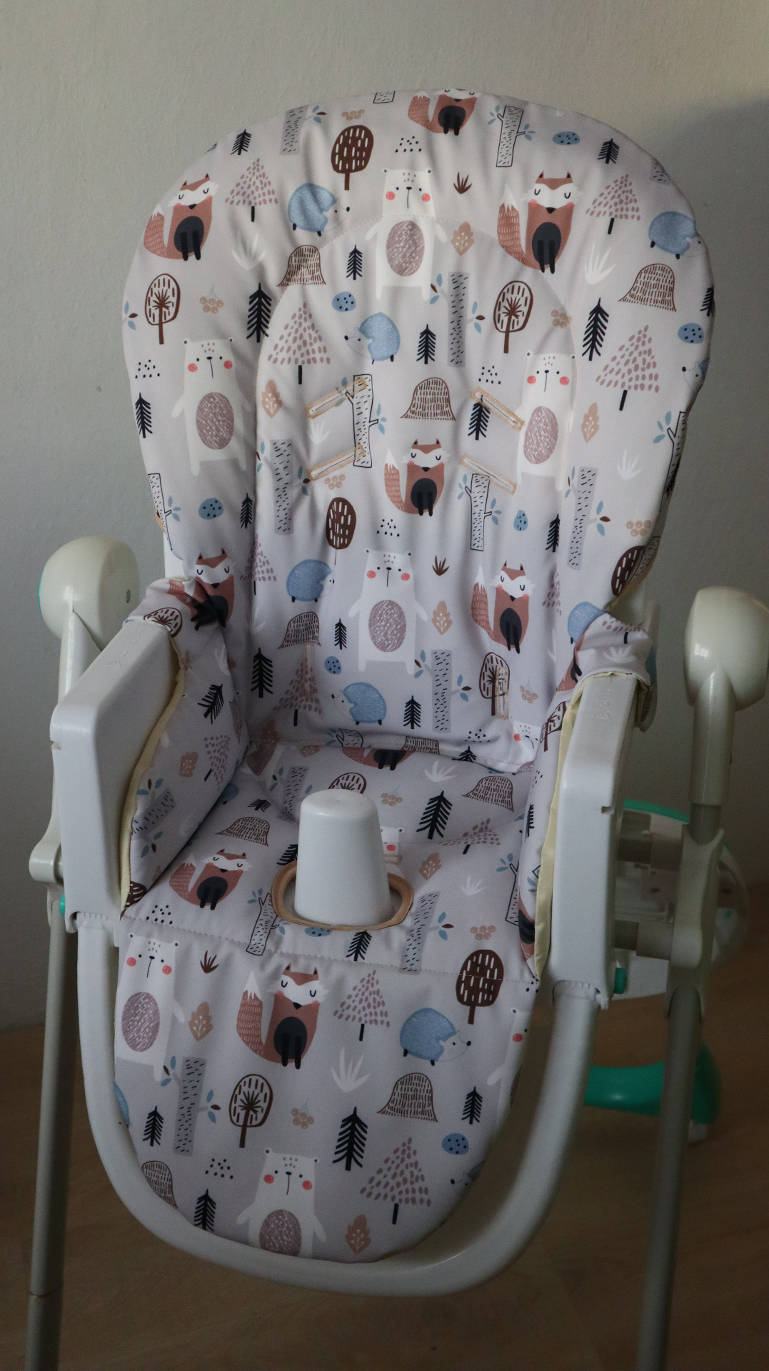 béžový petrol forest