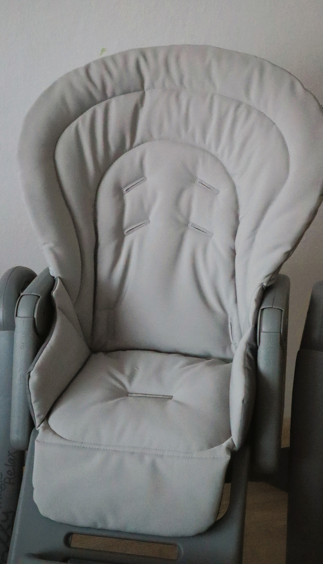 světle šedý softshell